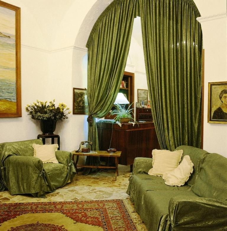 Hotel Villa Augustus Lipari  Buitenkant foto