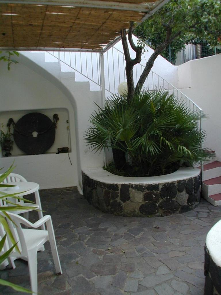 Hotel Villa Augustus Lipari  Buitenkant foto