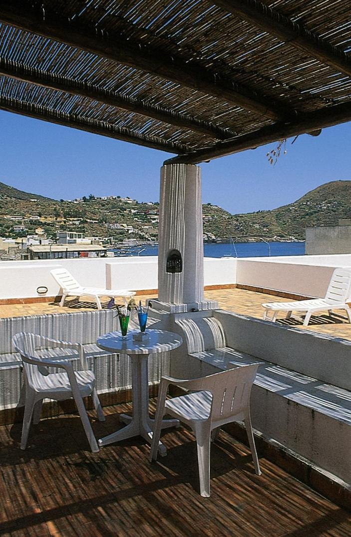 Hotel Villa Augustus Lipari  Buitenkant foto