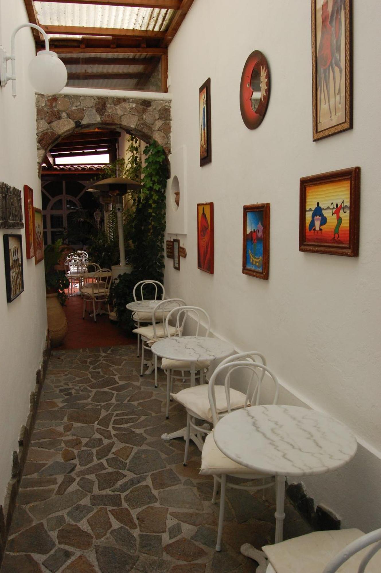 Hotel Villa Augustus Lipari  Buitenkant foto
