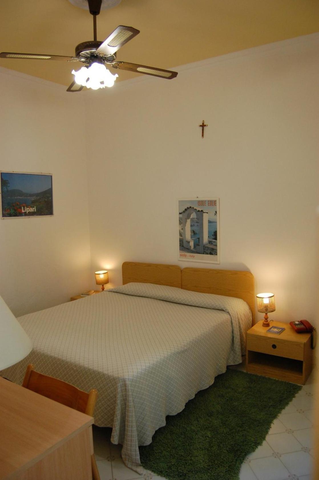 Hotel Villa Augustus Lipari  Buitenkant foto