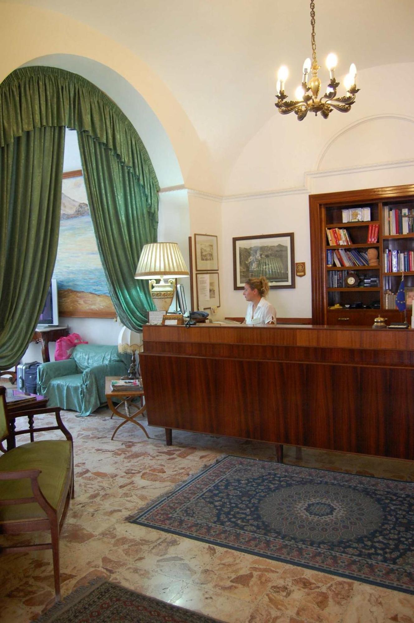 Hotel Villa Augustus Lipari  Buitenkant foto