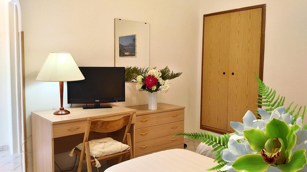 Hotel Villa Augustus Lipari  Buitenkant foto