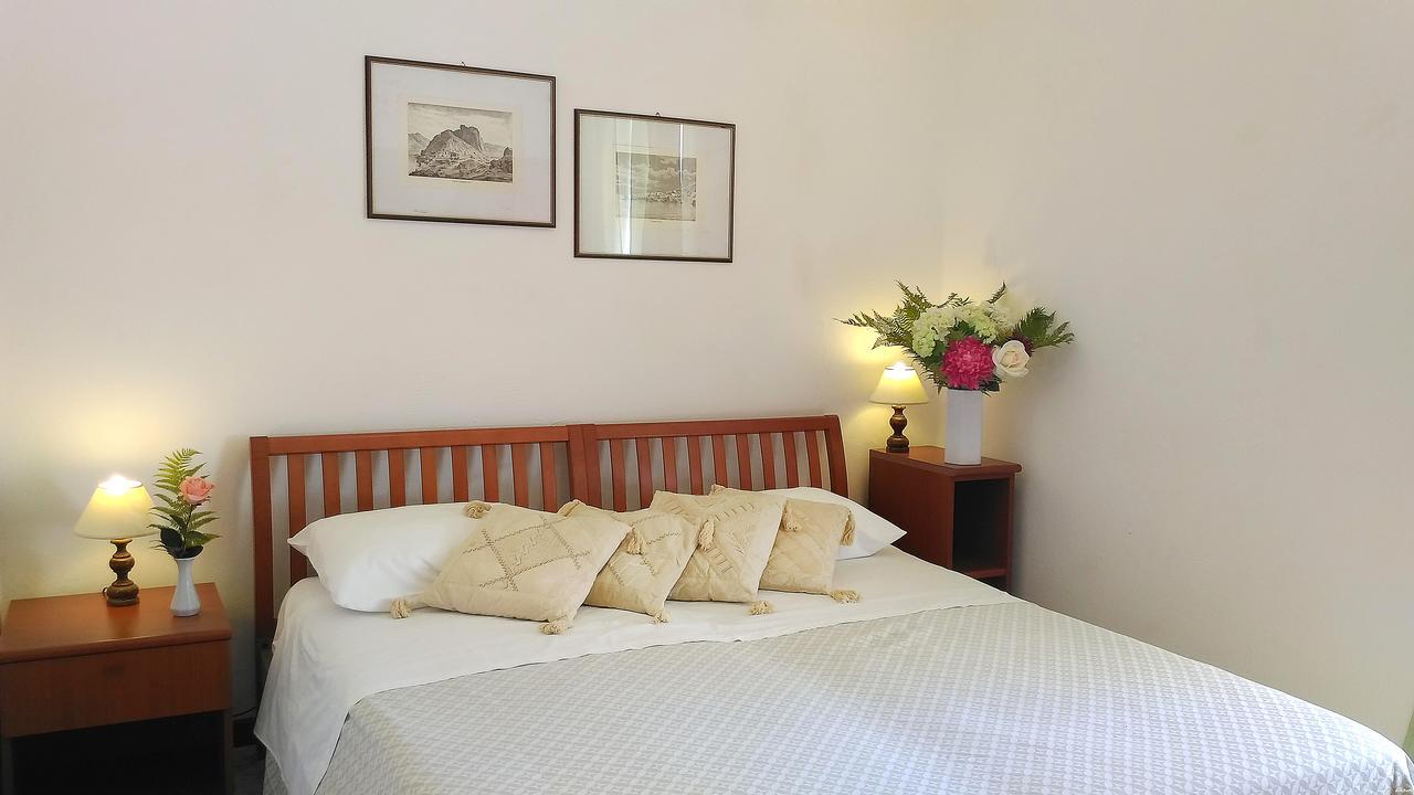 Hotel Villa Augustus Lipari  Buitenkant foto