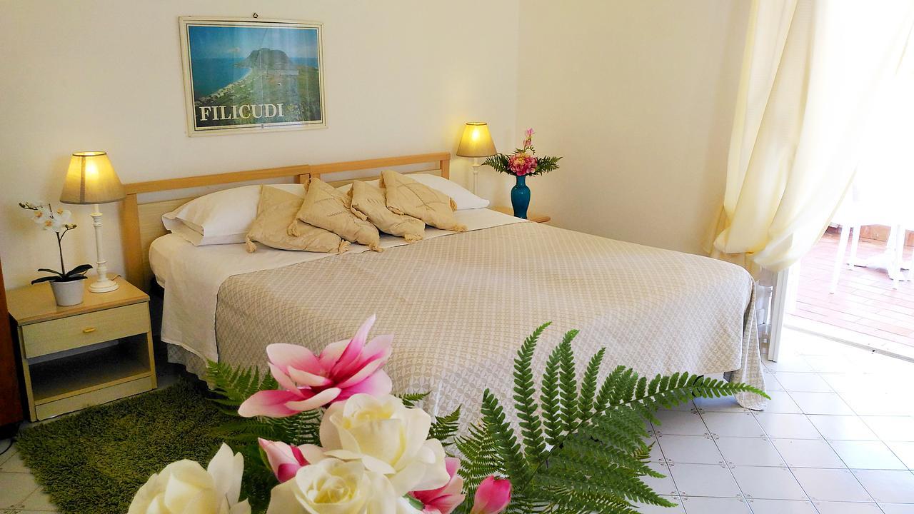 Hotel Villa Augustus Lipari  Buitenkant foto